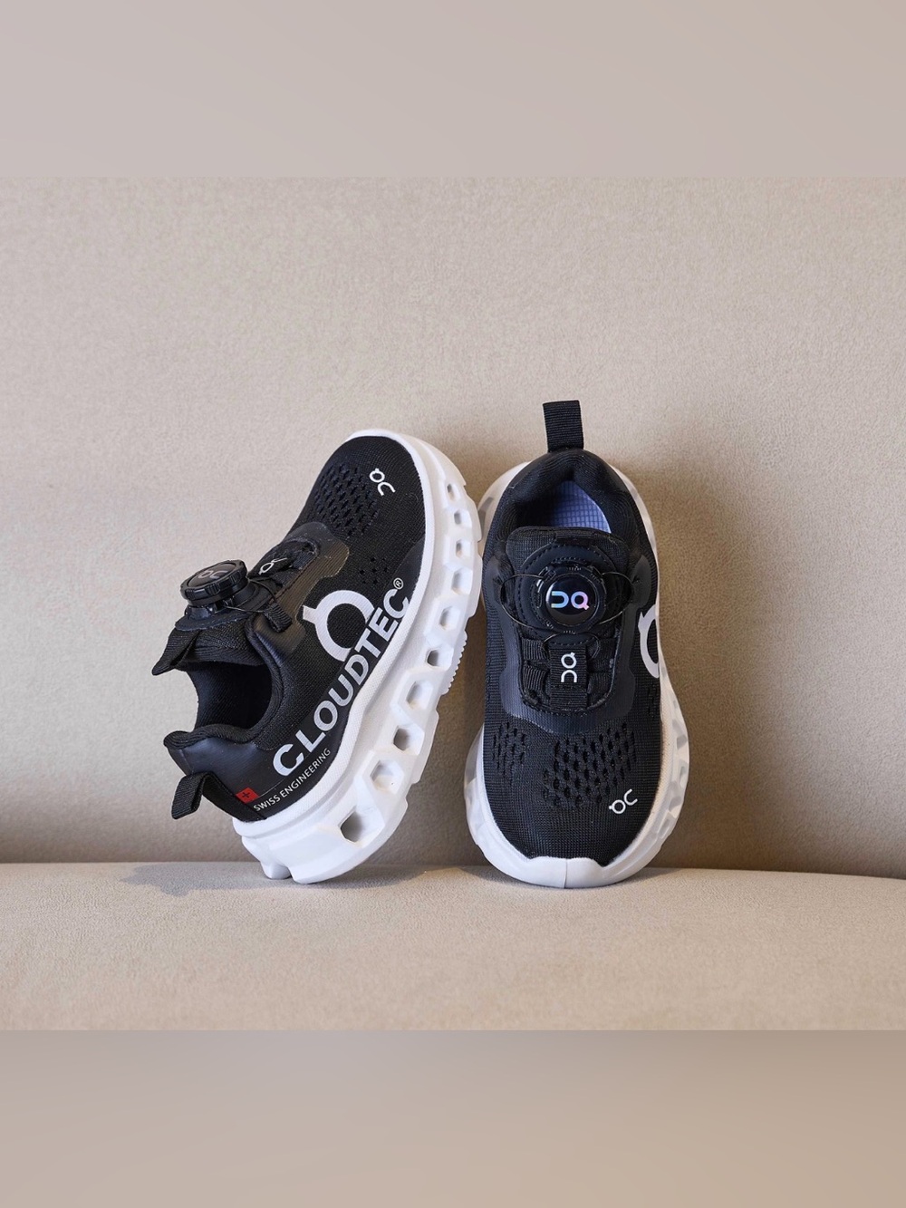 On Running Kids cloud X Black and White Cloud-inspired
Sneakers🙋🏻‍♀️🙋🏻(SIZE 13C) - Picture 2 of 4